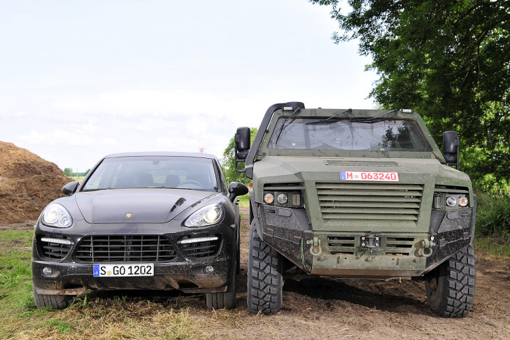 Cayenne vs. KMW AMPV: SUV trifft Panzer-Allradler der Bundeswehr - AUTO BILD