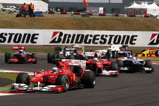 Felipe Massa und Fernando Alonso beim Start