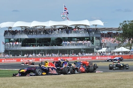 Red Bull-Pilot Sebastian Vettel im Duell mit Lewis Hamilton