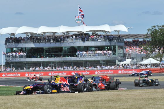 Red Bull-Pilot Sebastian Vettel im Duell mit Lewis Hamilton