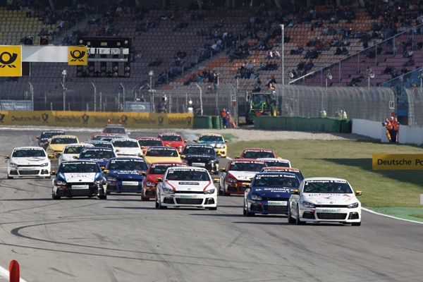 Start eines Scirocco R Cup Rennens