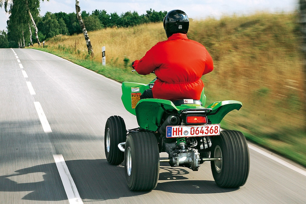 Quad auf der Landstraße