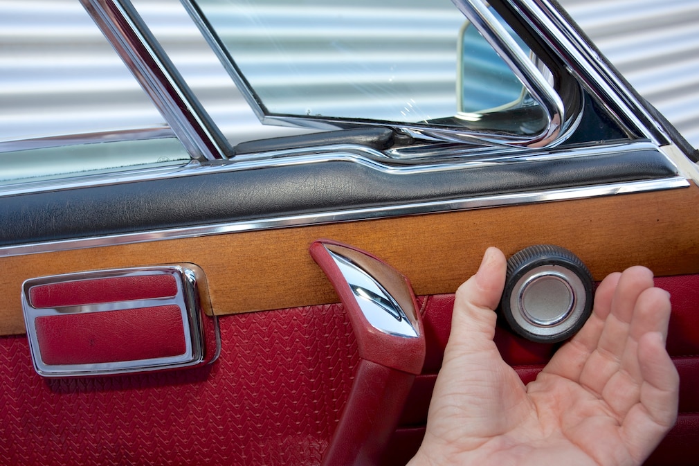 Einstellrad für das vordere Dreiecksfenster des BMW 3.0 CSi (E9)