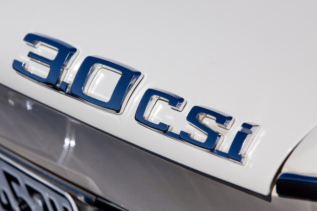 Typenlogo "3.0 CSi" am Heck des BMW E9