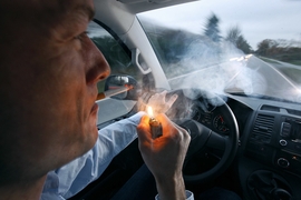 Raucher am Steuer