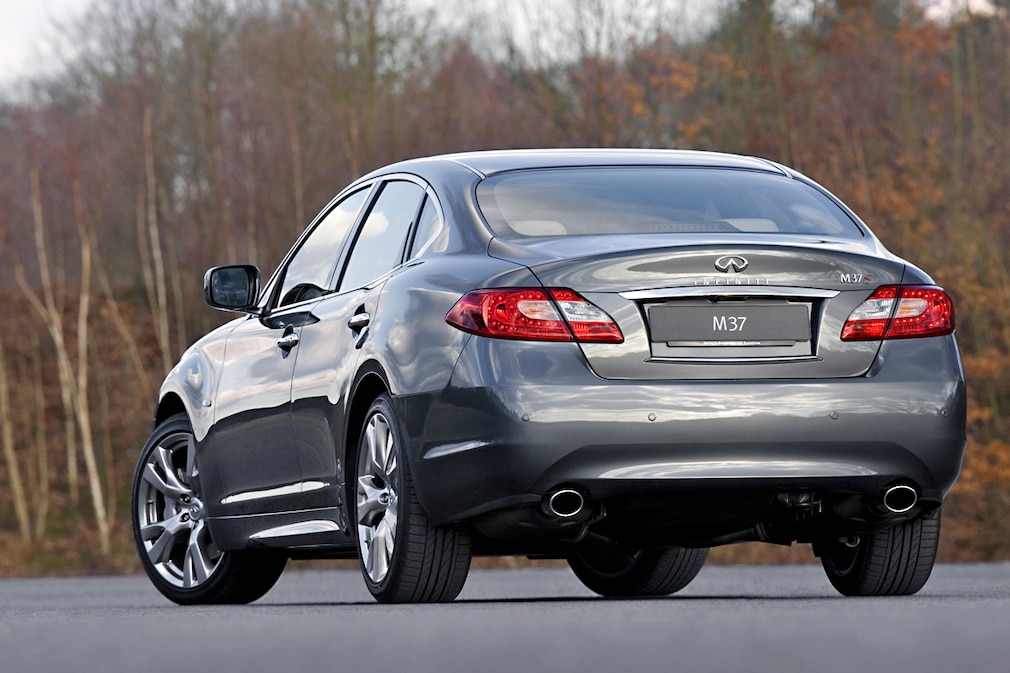 Infiniti M37, Modell 2010