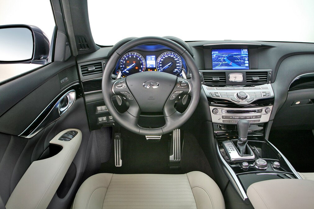 Infiniti M37, Modell 2010