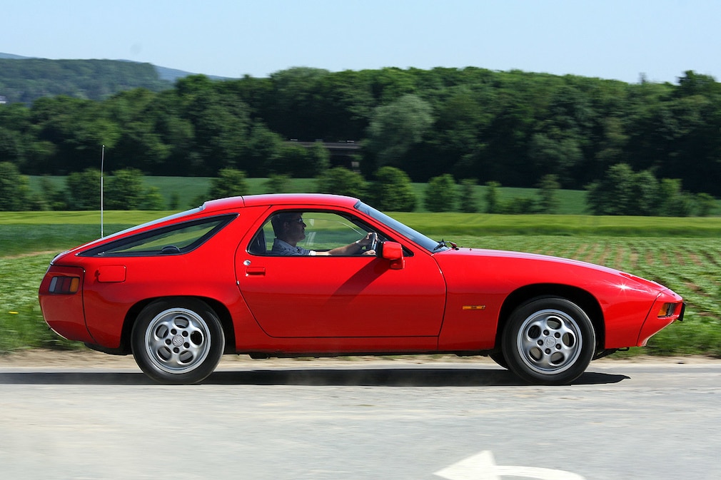 Porsche 928
