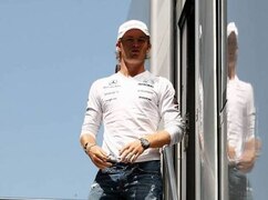 Kurz nach dem Rennstart konnte sich Nico Rosberg wieder umziehen...