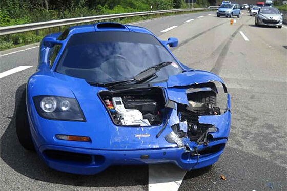 McLaren F1: Crash auf der A48