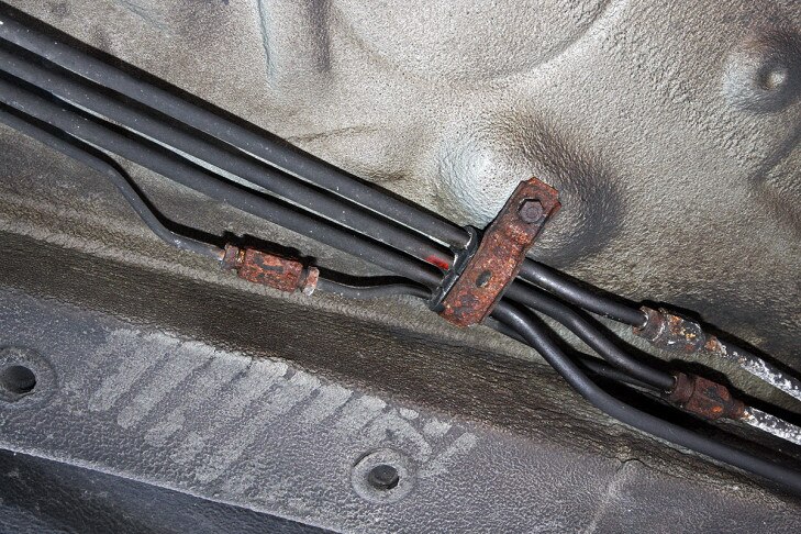 Mercedes S-Klasse W 126 Kraftstoffleitung