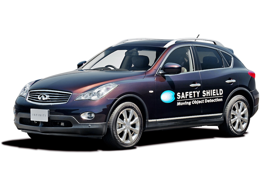 Infiniti FX mit Moving Object Detection