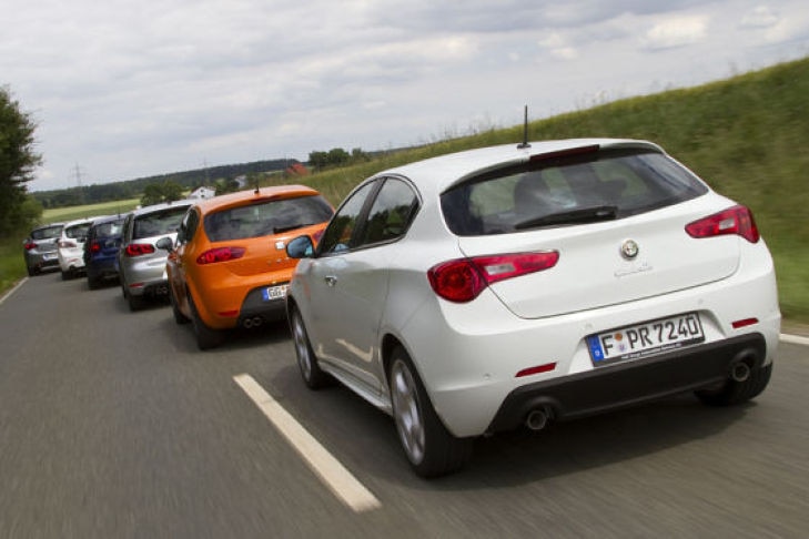 Alfa Romeo Giulietta VW Golf GTD BMW 120d Madzda3 Opel Astra 2.0 CDTI Seat Leon FR TDI