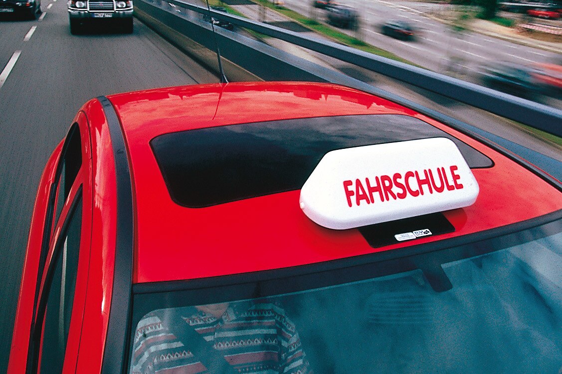 Auto fahren schon mit 16 Jahren? AUTO BILD