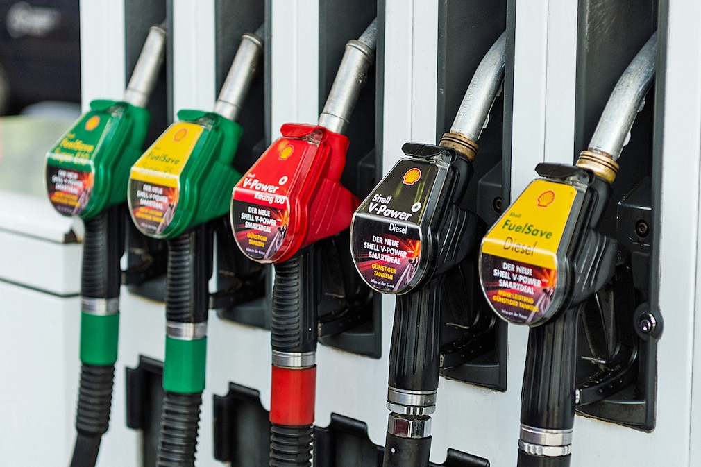 Zapfsäule in einer Shell-Tankstelle