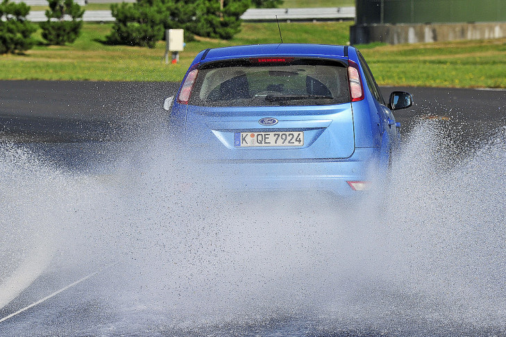 Reifentest Ganzjahresreifen Aquaplaning