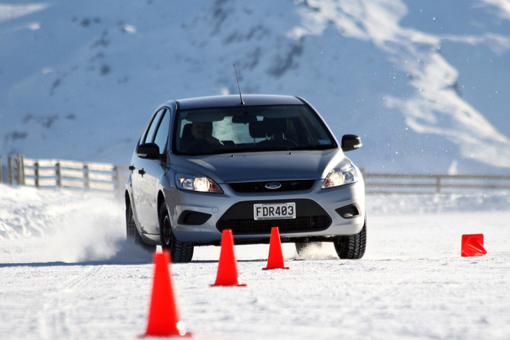Reifentest Ganzjahresreifen Slalom Schnee