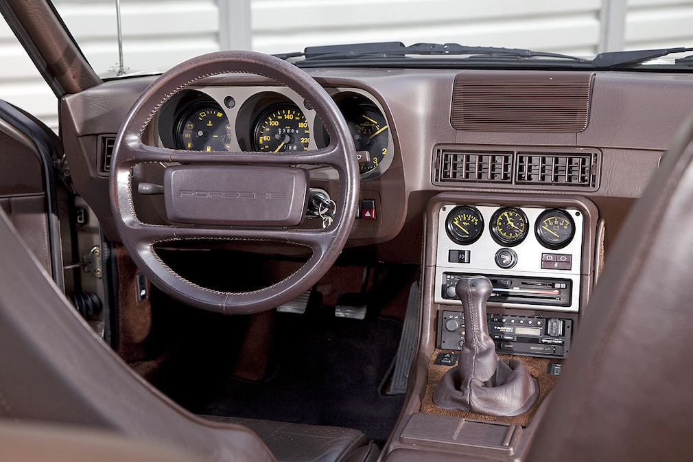 Porsche 944
