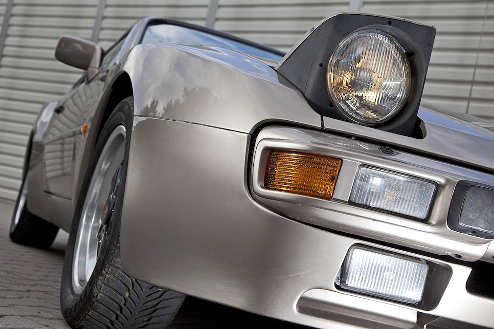 Porsche 944