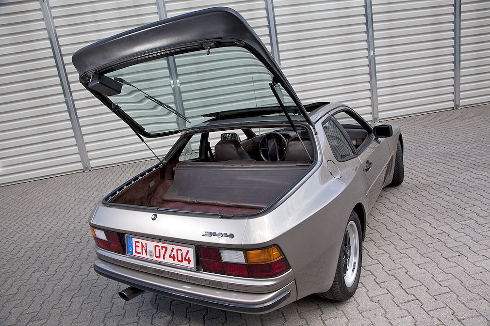 Porsche 944