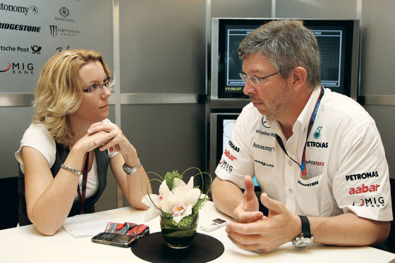 ABMS-Reporterin Garloff mit Mercedes GP-Teamchef Brawn