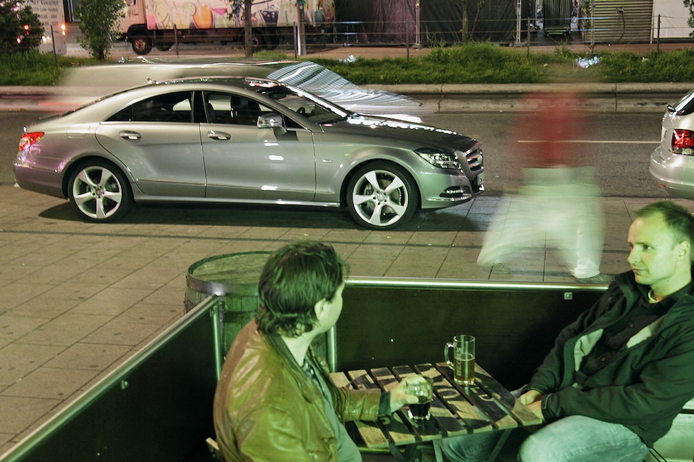 Mercedes CLS auf der Reeperbahn