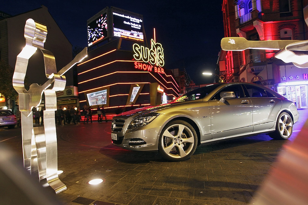 Mercedes CLS auf der Reeperbahn