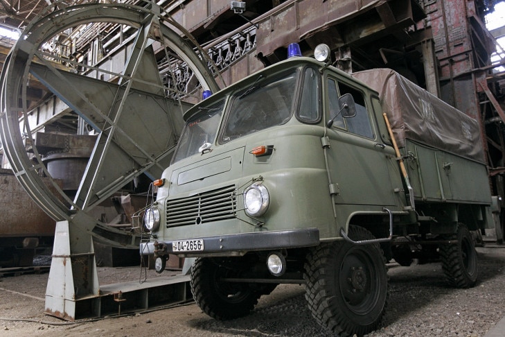 Ein LO 1800 Transportfahrzeug der DDR-Volkspolizei aus dem VEB Robur-Werk Zittau ist das neuste Ausstellungsstück im Industriemuseum in Brandenburg, aufgenommen am 17.06.2009. 