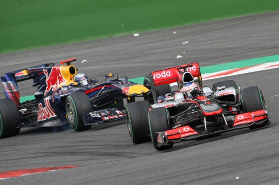 Lewis Hamilton vor Mark Webber in Spa 2010