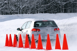 Vierzehn Winterreifen der Dimension 195/65 R 15 T/H im Test