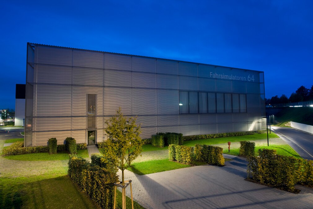 Neuer Fahrsimulator bei Daimler in Sindelfingen