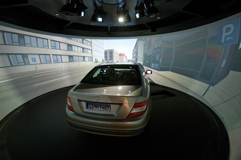 Neuer Fahrsimulator bei Daimler in Sindelfingen (2010)