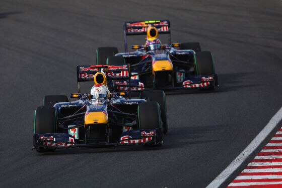 Vettel vor Teamkollege Webber