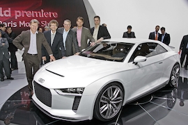 Der Audi quattro concept mit den AUTO BILD-Redakteuren Thomas Hirschberger, Bernd Wieland, Joachim R. Walther, Joachim Staat, Gerald Czajka