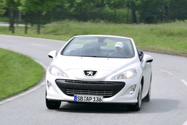 Peugeot 308 CC weiß von vorn