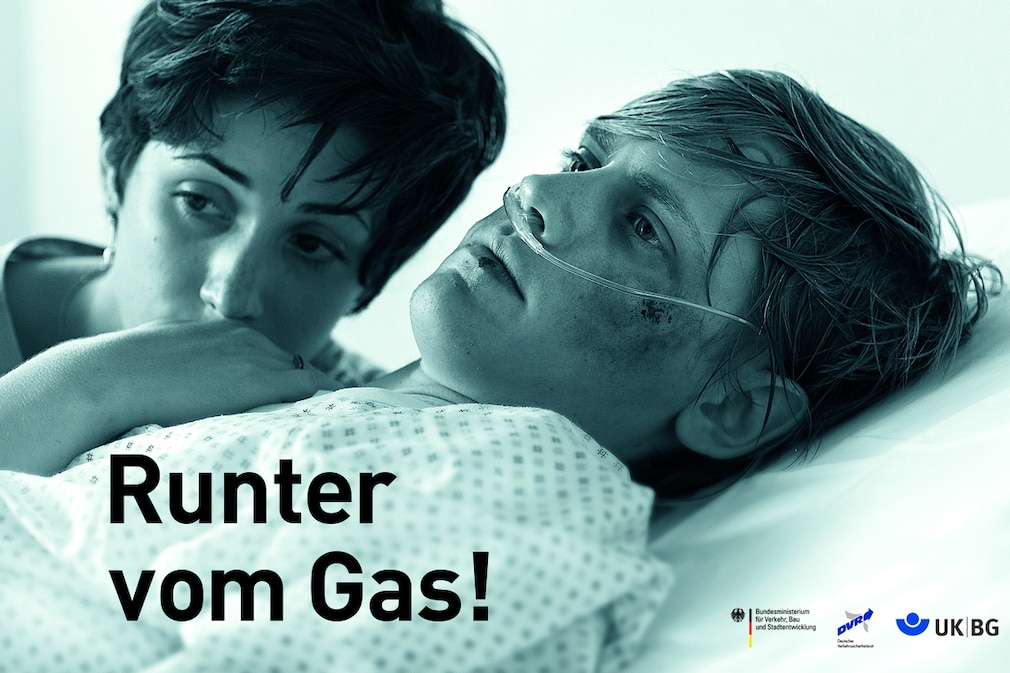 Plakataktion "Runter vom Gas!"