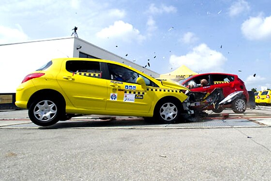ADAC-Crashtest Car2Car