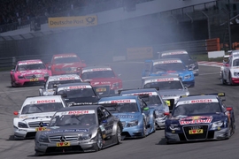 Start DTM 2010 Audi und Mercedes