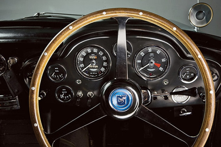 Aston Martin DB5 von James Bond