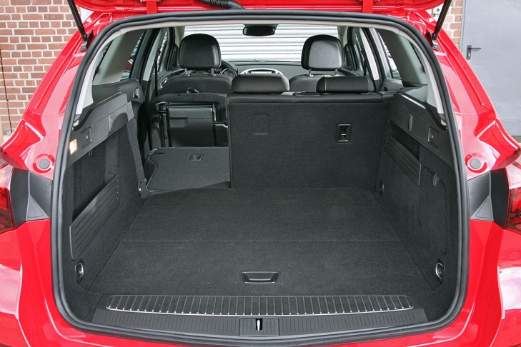 Opel Astra J Sports Tourer Kofferraum The Surprisingly Spacious Secret Weapon - paitx77