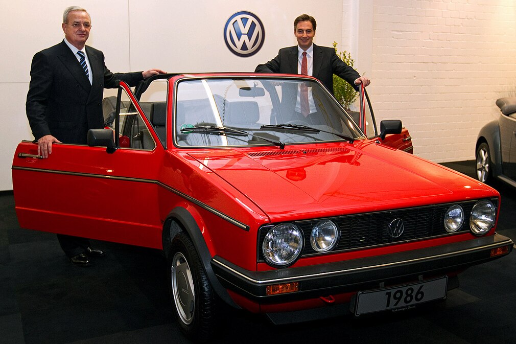 Martin Winterkorn (l), Vorstandsvorsitzender der Volkswagen AG und Niedersachsens Ministerpräsident David McAllister