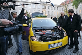 E-Auto auf Rekordfahrt