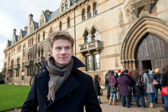 Nico Hülkenberg vor der Universität in Oxford