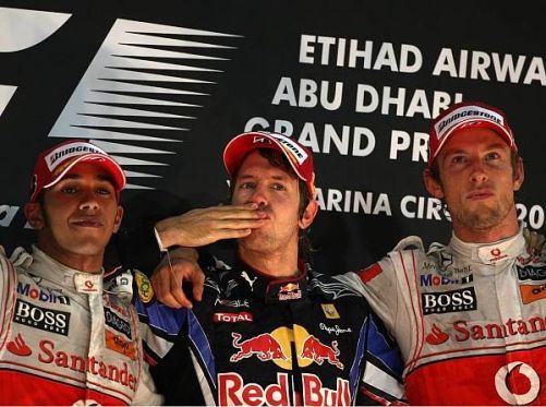 Von den McLaren-Piloten flankiert feierte Sebastian Vettel auf dem Podium