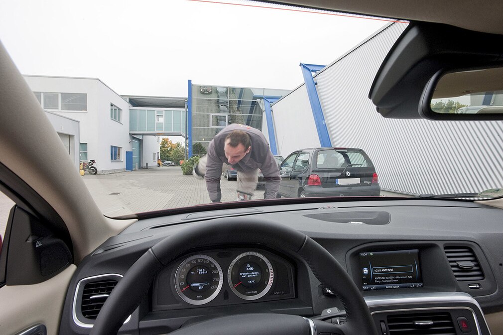 ADAC testet Volvo-Notbremsassistent