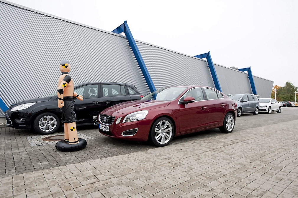 ADAC Test Notbremsassistent Volvo November 2010