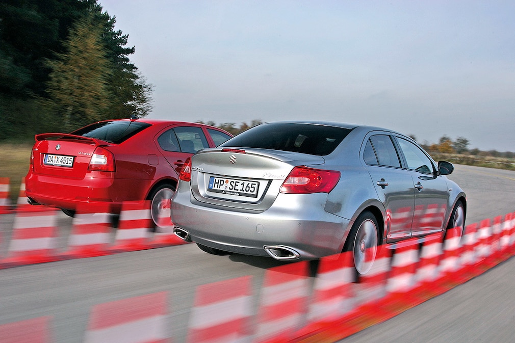 Skoda Octavia RS 2.0 TSI Suzuki Kizashi 2.4 Sport