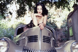 Chrysler New Yorker (1939) von Dita von Teese bei Ebay, Dezember 2010