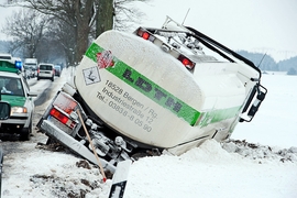Lkw-Unfall im Winter