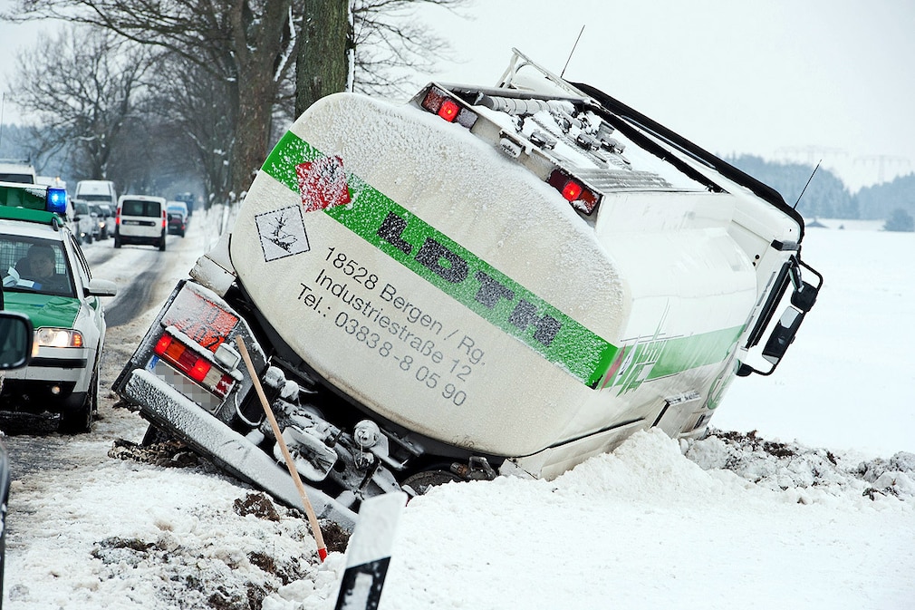 Lkw-Unfall im Winter